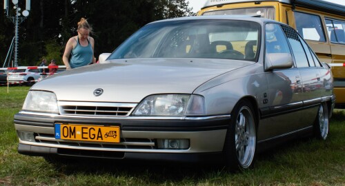 20231003-Oldtimertreffen-Ammersee-Opel-Omega.jpg