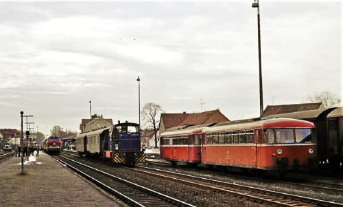 Walsrode-Bahnhof-1980-VT-98-BR-698-Schienenbus-Deutz-Lok.jpg