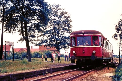 l-VT-137-Karlshofen-Haltestelle-Bahnhof-1.jpg