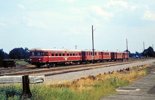Worpswede_Bahnhof_1974_VT-135BOE_VT_170DB_VT_151_104DR_VT_137_116.jpg