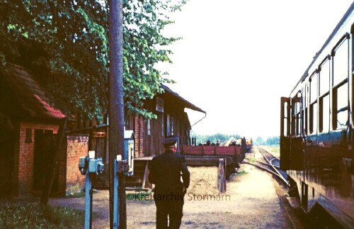 Gros-Oesingen-Bahnhof-1974-MAK-Triebwagen-OHE-1.jpg
