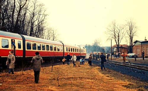 Harsefeld-Bahnhof-1979-VT-11.5-BR-601-IC-von-Bremen-Eisenbahnmuseum-Besuch-2.jpg