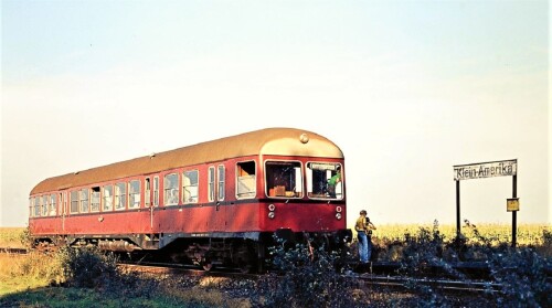 Klein-Amerika-Bahnhof-1976-MAK-Triebwagen-1.jpg