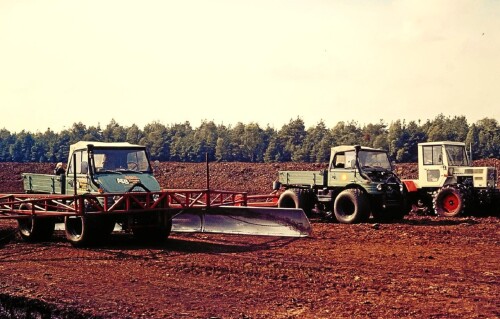 Luhrsbockel-Feldbestellung-mit-MB-Traktor-und-Mercedes-Unimog-1976-3.jpg