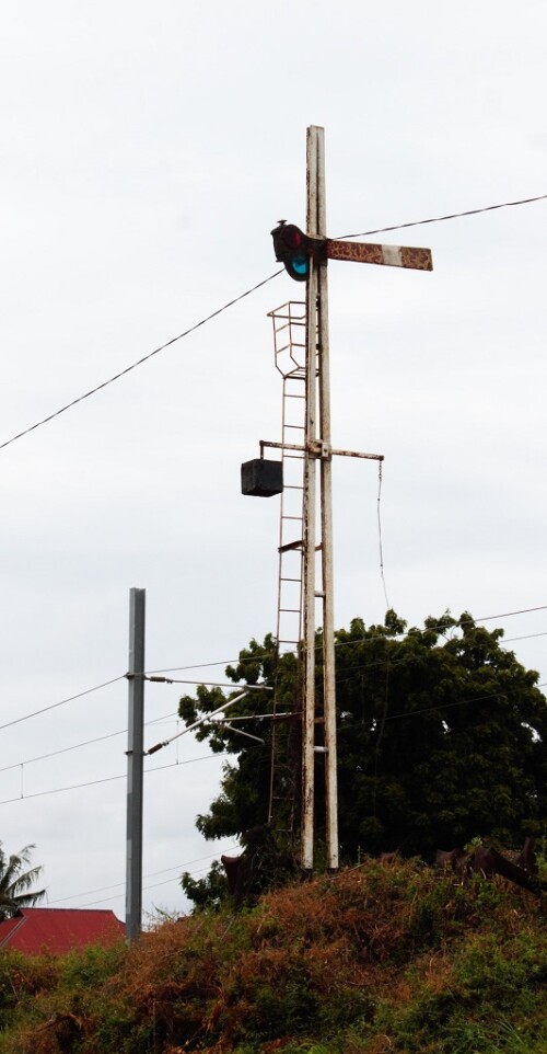 20240225 Daressalam Bahnhof Schienen Schwellen Signale Weichenzunge Stellhebel (5)