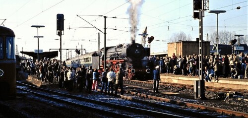 1983-Celle-Bahnhof-BR-01-150-ozeanblau-beige-UIC-2.jpg