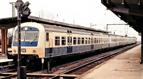 1984-X-Wagen-Prototyp-ozeanblau-Celle-Bahnhof.jpg