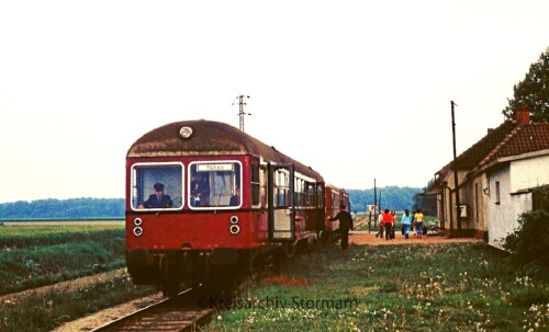 1974-Zasenbek-Bahnhof-Haltestelle-MAK-Triebwagen.jpg
