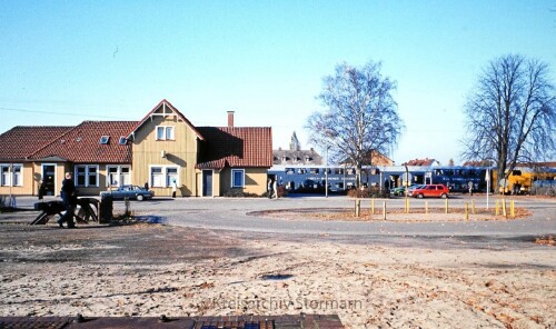 Wittingen-Bahnhof-V200-BR-220-LBE-DoSto-Lubeck-Buchener-Doppelstockwagen-1980-1.jpg