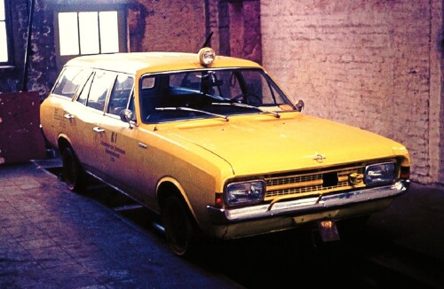 Wittingen-West-BW-Lokschuppen1974-OPEL-Rekord-Schienenfahrzeug-1.jpg