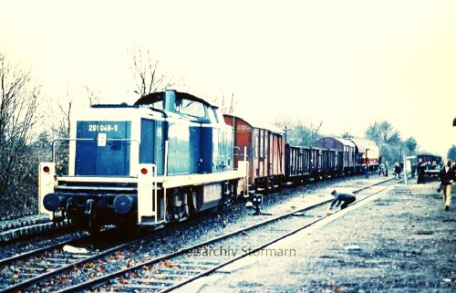 Hollenstedt-1980-Bahnhof-BR-212-V-100-ozeanblau.jpg