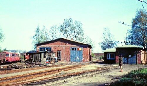 1974-Harsefeld-Bahnhof-VT-95-Schienenbus-Prototyp-Wumag-VT-66.9-a-1.jpg
