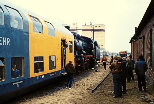 1984-Harsefeld-Bahnhof-Appensen-BR-038-LBE-DoStos-Doppelstockwagen-Lubeck-Buchener-Eisenbahn-1.jpg