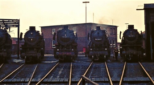 Emden-Bahnhof-1975-BW-Dampflokomotiven-Drehscheibe-Lokschuppen-BR-6.jpg