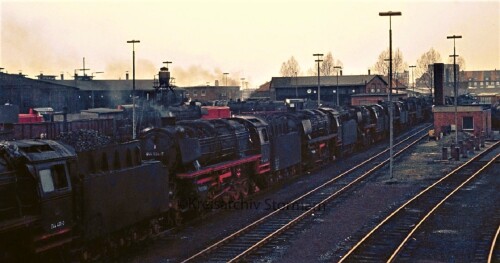 Emden-Bahnhof-1975-BW-Dampflokomotiven-zur-Verschrottung-b.jpg