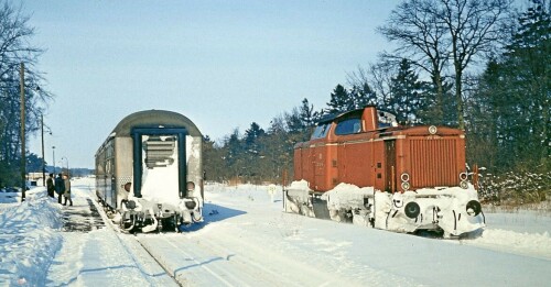 Trittau-Bahnhof-1969-BR-212-Silberling-Nahverkehrszug-Umsetzen-3.jpg