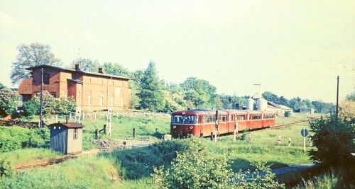 Trittau-Bahnhof-1969-BR-698-VT-98-Schienenbus-1.jpg