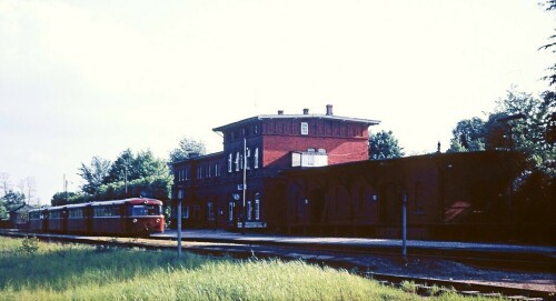 Trittau-Bahnhof-1969-BR-698-VT-98-Schienenbus-2.jpg