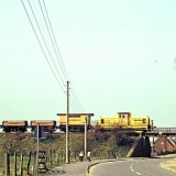 1975_Sprenge_Bahn_Bahnhof_SPENO-Schienenschleifzug-1