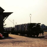 Dwerkathen_Bahnhof_Haltestelle_1976_Verladung_Rohre-1