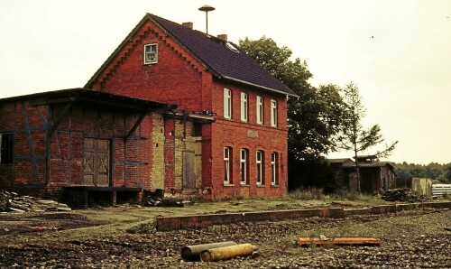 Dwerkathen_Bahnhof_Haltestelle_1977_Schieneruckbau_Stilllegung_Bahnstrecke_Schwarzenbek_Bad_Oldesloe-5.jpg