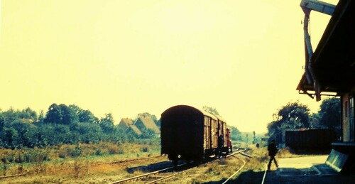 Mollhagen_Bahnhof_Haltestelle_1969_Raiffeisen_Eisenbahn_Gleise_Kof3_Rangieren_f-2.jpg