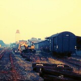 Mollhagen_Bahnhof_Haltestelle_1971_Raiffeisen_Eisenbahn_Gleise_Kof3_Rangieren_DB_Gleiserneuerung-3