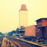 Mollhagen_Bahnhof_Haltestelle_1971_Raiffeisen_Eisenbahn_Gleise_Kof3_Rangieren_DB_Gleiserneuerung-4