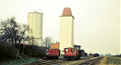 Mollhagen_Bahnhof_Haltestelle_1972_Raiffeisen_Eisenbahn_Gleise_Kof3_Rangieren_DB-4.jpg