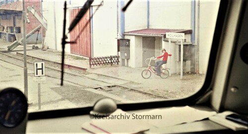 Mollhagen_Bahnhof_Haltestelle_1974_Raiffeisen_Eilzug_BR_218-2.jpg