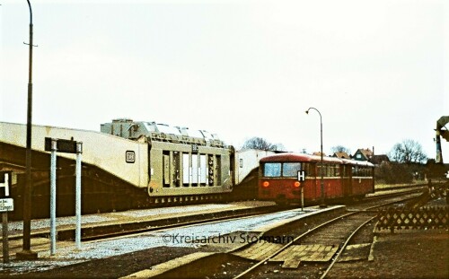 Mollhagen_Bahnhof_Haltestelle_1974_Schienenbus.jpg