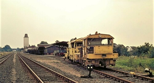 Mollhagen_Bahnhof_Haltestelle_1975_Raiffeisen_Eisenbahn_DB-2.jpg