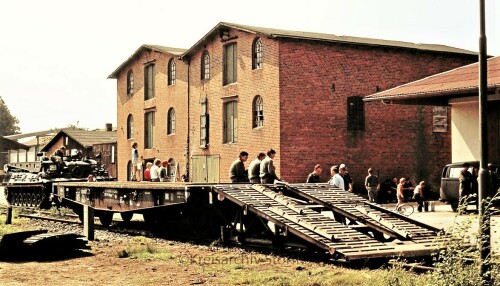Mollhagen_Bahnhof_Haltestelle_1978__Herbstmanover_Panzer_Entladung.jpg