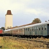 Mollhagen_Bahnhof_Haltestelle_1978__Herbstmanover_Panzer_Entladung_Silberling_BR_212