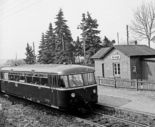 Sprenge_Bahnhof_Haltestelle_1958_Schienenbus_VT98.jpg