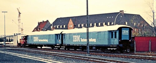 IBM_Werbezug_Hechtwagen_bahnhof_bad_oldesloe_1979-4.jpg