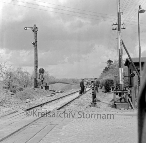 c Bad Oldesloe Bahnübergang 1962 Schranke Bahnwärterhäuschen (1)