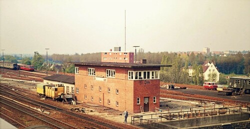 Abris_altes_Stellwerk_1976_bad_oldesloe_bahnhof_Bahnhofsmodernisierung-2.jpg