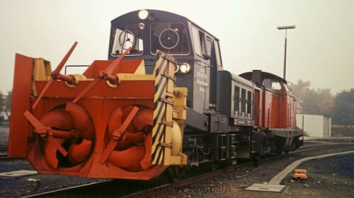 Schneeschleuder_832_Typ_HB600_Beilhack_grau_Schneephrase_Schneefrase_Schneepflug_Deutsche-Bundesbahn_DB_Ubung_Bad_Oldesloe_Bahnhof_1974--4.jpg