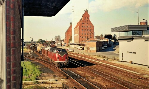V200_BR221_Bad_Oldesloe_Bahnhof_1973.jpg