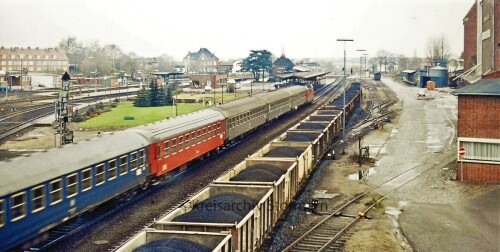 bahnhof_bad_oldesloe_1979_BR220_Skandinavien_Express_DSB_DB.jpg
