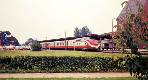 bahnhof_bad_oldesloe_1979_Intercity_IC_BR220_BR601_VT11-3.jpg