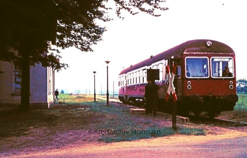 Bahnhof_Tulau-Fahrenhorst_1974_MAK_Triebwagen_Triebfahrzeug-2.jpg