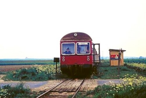 Plastau-1974-Bahnhof-Mak-Triebwagen.jpg