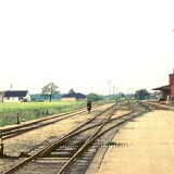 Ruhen_Bahnhof_1974_Brome_Bahnhof_Mak_Triebwagen_Endbahnhof_Weiche_Bahnhofsgebaude-1