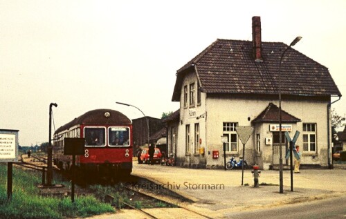 Ruhen_Bahnhof_1974_Brome_Bahnhof_Mak_Triebwagen_Endbahnhof_Weiche_Bahnhofsgebaude-2.jpg