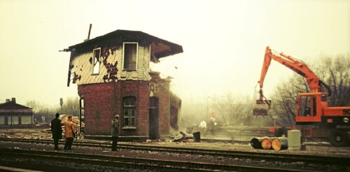 Abriss_Stellwerk_DB_Bahnhof_Bad_Oldesloe_1977.jpg
