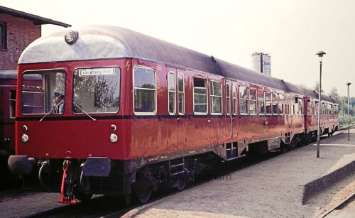 Amelinghausen_Bahnhof_1975_Mak_Triebwagen_Beiwagen-1.jpg