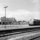 BR_22s.0-V200_ppurpur_Kof_3-DB_Bahnhof_Bad_Oldesloe_1977_Reinhard_Marfels