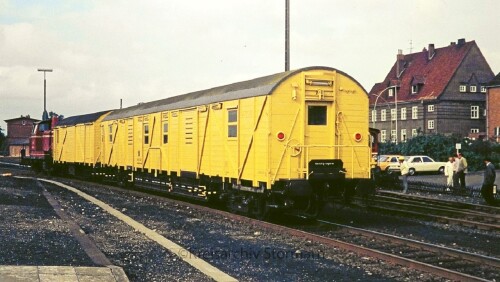 BR_260_DB_Bauzug_Bahnhof_Bad_Oldesloe_1976_Gleisvorfeld-1.jpg